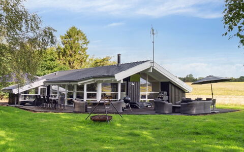 Rik - 350M from the Sea: Boligområde, Tag, Forstad, Indkørsel, Estate, Skorsten