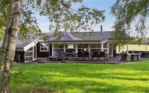 Rik - 350M from the Sea: Boligområde, Tag, Forstad, Indkørsel, Estate, Skorsten