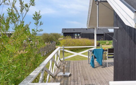 Ewa - 75M from the Sea: Tag, Hus, Hjem, Sommerhus, Sidespor, Estate, Indkørsel, Garden Bygninger, Gård, Skur