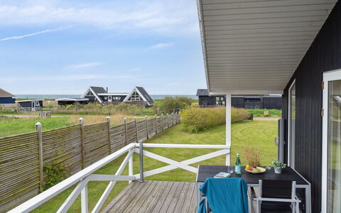 Ewa - 75M from the Sea: Tag, Hus, Hjem, Sommerhus, Sidespor, Estate, Indkørsel, Garden Bygninger, Gård, Skur