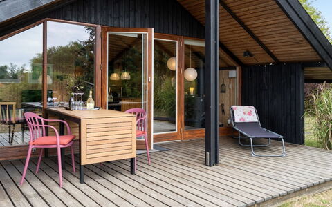 Ija - 200M from the Sea: Tag, Hus, Land Lot, Hjem, Sommerhus, Estate, Garden Bygninger, Skygge, Bjælkehytte, Landscaping