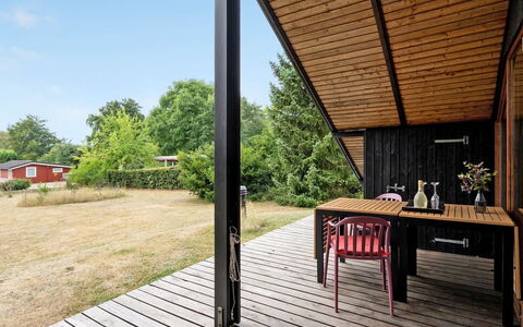Ija - 200M from the Sea: Tag, Hus, Land Lot, Hjem, Sommerhus, Estate, Garden Bygninger, Skygge, Bjælkehytte, Landscaping