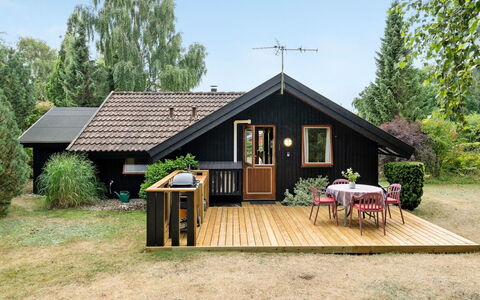 Ija - 200M from the Sea: Tag, Hus, Land Lot, Hjem, Sommerhus, Estate, Garden Bygninger, Skygge, Bjælkehytte, Landscaping