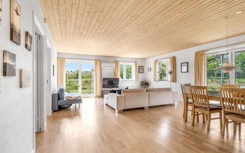 Ettie - 6Km from the Sea: Gulvbelægning, Indretning, Trægulve, Etage, Træ, Loft, Møbel, Laminat Gulv, Hjem, Hårdttræ