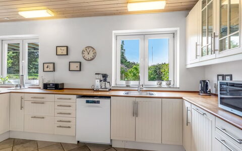 Ettie - 6Km from the Sea: Køkken, Køkken Apparat, Gulvbelægning, Træ, Countertop, Indretning, Cabinetry, Større Bandage, Hjem, Møbel