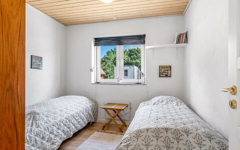 Ettie - 6Km from the Sea: Væg, Træ, Soveværelse, Etage, Gulvbelægning, Loft, Seng, Indretning, Sengetøj, Sengetøj