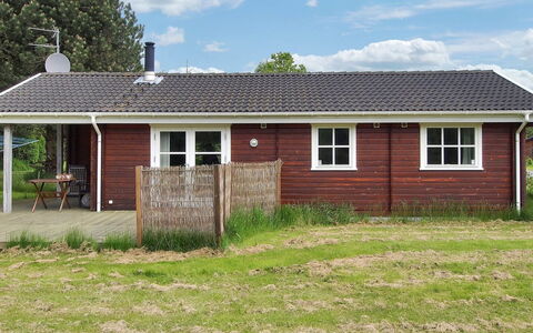 Lilian - 600M from the Sea: Boligområde, Tag, Forstad, Indkørsel, Estate, Skorsten