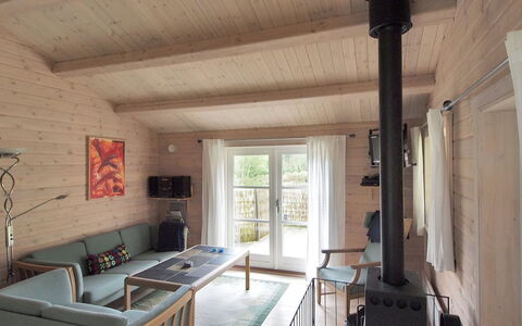 Lilian - 600M from the Sea: Hjem, Tag, Hus, Sommerhus, Estate, Dør, Veranda, Sidespor, Stuehus, Skygge