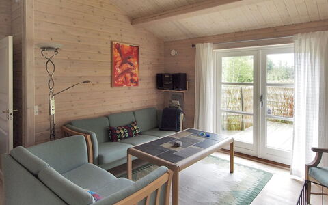 Lilian - 600M from the Sea: Hjem, Tag, Hus, Sommerhus, Estate, Dør, Veranda, Sidespor, Stuehus, Skygge
