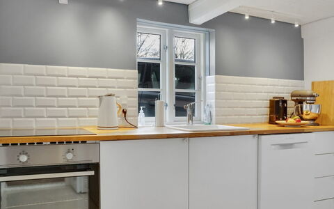 Sibo - 1.5Km from the Sea: Gulvbelægning, Indretning, Etage, Køkken, Countertop, Køkken Apparat, Cabinetry, Større Bandage, Bejdse, Trægulve