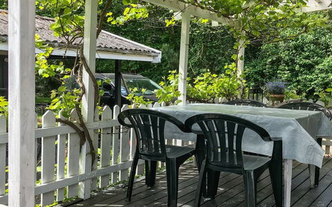 Vojo - 100M from the Sea: Veranda, Møbel, Skygge, Bord, Have, Stol, Udendørs Struktur, Udendørs Bord, Udendørs Møbler