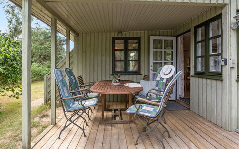 Sini - 300M from the Sea: Tag, Hus, Hjem, Sommerhus, Dør, Sidespor, Dæk, Veranda, Planke, Hårdttræ
