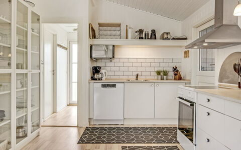 Dierf - 550M from the Sea: Gulvbelægning, Indretning, Køkken, Etage, Køkken Apparat, Større Bandage, Træ, Loft, Cabinetry, Countertop