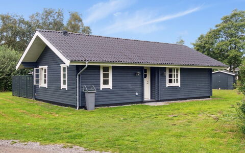 Aldis - 300M from the Sea: Hjem, Sommerhus, Veranda, Sidespor, Stuehus, Udendørs Struktur