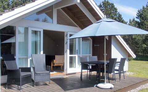 Crispina - 350M from the Sea: Træ, Hjem, Udendørs Møbler, Skygge, Sommerhus, Veranda, Stol, Dæk, Hårdttræ, Planke