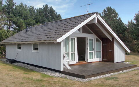 Crispina - 350M from the Sea: Tag, Hus, Land Lot, Hjem, Sommerhus, Estate, Garden Bygninger, Skygge, Bjælkehytte, Landscaping