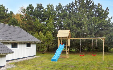 Crispina - 350M from the Sea: Tag, Hus, Land Lot, Hjem, Sommerhus, Estate, Garden Bygninger, Skygge, Bjælkehytte, Landscaping