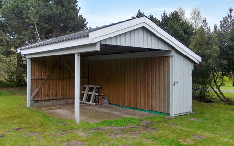 Crispina - 350M from the Sea: Tag, Hus, Land Lot, Hjem, Sommerhus, Estate, Garden Bygninger, Skygge, Bjælkehytte, Landscaping