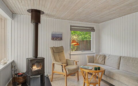 Kaarina - 550M from the Sea: Træ, Indretning, Gulvbelægning, Loft, Etage, Værelse, Møbel, Hårdttræ, Stue, Lysarmatur