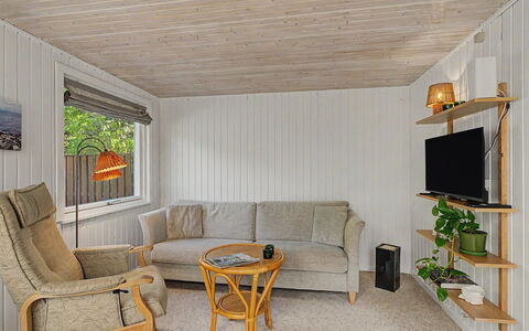 Kaarina - 550M from the Sea: Gulvbelægning, Træ, Indretning, Etage, Loft, Møbel, Værelse, Couch, Stue, Trægulve