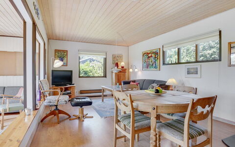 Maelle - 600M from the Sea: Indretning, Møbel, Gulvbelægning, Etage, Træ, Loft, Couch, Stue, Værelse, Trægulve