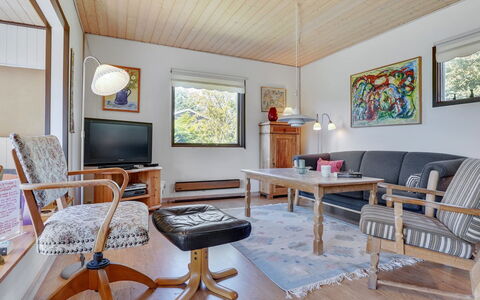 Maelle - 600M from the Sea: Møbel, Indretning, Træ, Gulvbelægning, Loft, Stue, Etage, Couch, Værelse, Billedramme