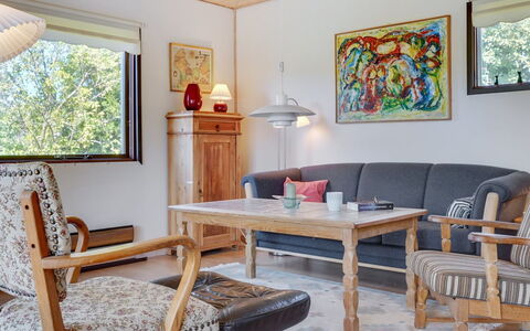Maelle - 600M from the Sea: Møbel, Indretning, Gulvbelægning, Træ, Etage, Loft, Værelse, Bord, Stue, Couch