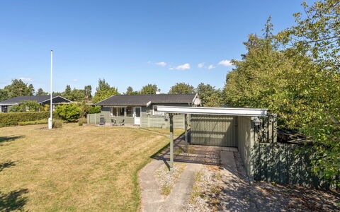 Maelle - 600M from the Sea: Boligområde, Tag, Hus, Hjem, Land Lot, Estate, Sommerhus, Forstad, Lawn, Have
