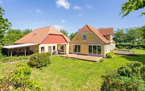 Rouwen - 1Km from the Sea: Tag, Hus, Hjem, Sommerhus, Dør, Sidespor, Dæk, Veranda, Planke, Hårdttræ
