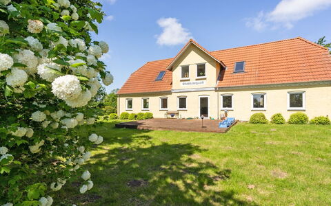 Rouwen - 1Km from the Sea: Tag, Hus, Hjem, Sommerhus, Dør, Sidespor, Dæk, Veranda, Planke, Hårdttræ