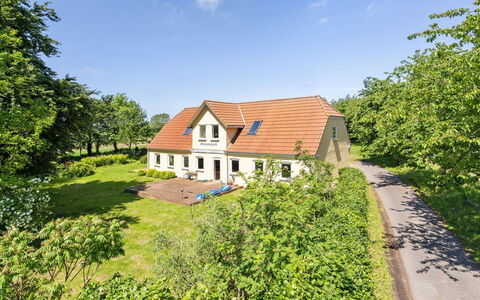 Rouwen - 1Km from the Sea: Træ, Plantesamfund, Land Lot, Skygge, Naturmateriale, Garden Bygninger, Skur, Udendørs Struktur, Bjælkehytte
