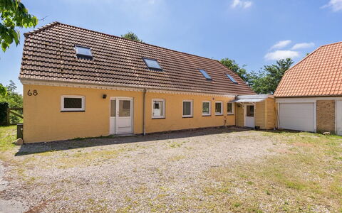 Rouwen - 1Km from the Sea: Træ, Plantesamfund, Land Lot, Skygge, Naturmateriale, Garden Bygninger, Skur, Udendørs Struktur, Bjælkehytte