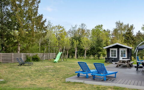 Hardina - 300M from the Sea: Hus, Sommerhus, Tag, Garden Bygninger, Skygge, Skur, Backyard, Udendørs Møbler, Gård, Lawn