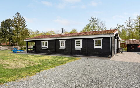 Hardina - 300M from the Sea: Blå, Busk, Sommerhus, Bunddække, Have, Estate, Skygge, Landscaping, Stuehus, Eco Hotel