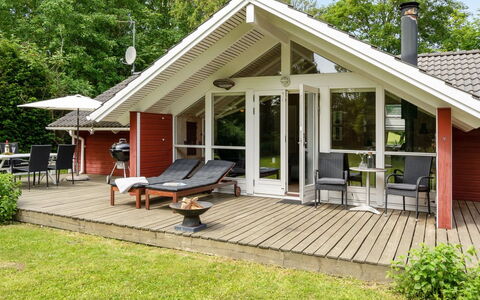 Maard - 325M from the Sea: Blå, Busk, Sommerhus, Bunddække, Have, Estate, Skygge, Landscaping, Stuehus, Eco Hotel