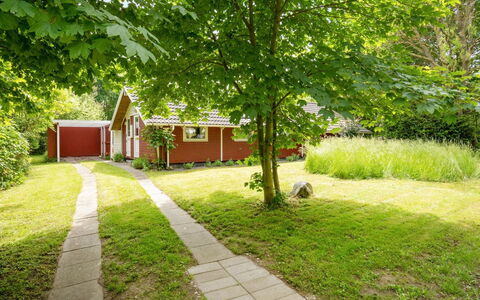 Maard - 325M from the Sea: Blå, Busk, Sommerhus, Bunddække, Have, Estate, Skygge, Landscaping, Stuehus, Eco Hotel