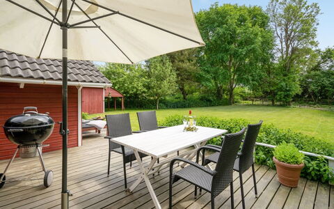 Maard - 325M from the Sea: Blå, Busk, Sommerhus, Bunddække, Have, Estate, Skygge, Landscaping, Stuehus, Eco Hotel