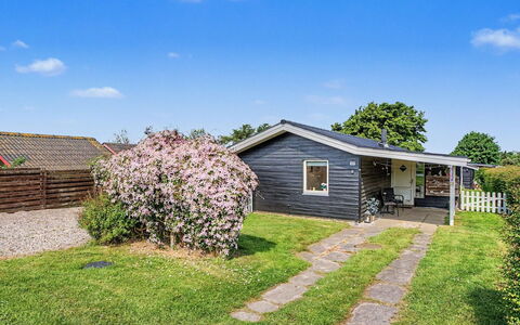 Gisl - 400M from the Sea: Hus, Sommerhus, Tag, Hjem, Have, Stuehus, Lawn, Landscaping, Gård, Garden Bygninger