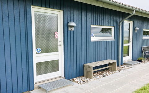 Gudke - 50M from the Sea: Møbel, Indretning, Gulvbelægning, Træ, Etage, Loft, Trægulve, Stol, Bord, Belysning