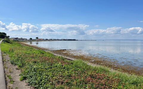 Gudke - 50M from the Sea: Møbel, Indretning, Gulvbelægning, Træ, Etage, Loft, Trægulve, Stol, Bord, Belysning