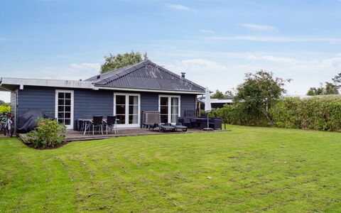 Thala - 150M from the Sea: Møbel, Indretning, Gulvbelægning, Træ, Etage, Loft, Trægulve, Stol, Bord, Belysning