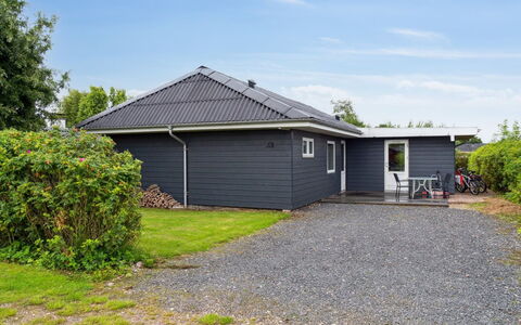 Thala - 150M from the Sea: Møbel, Indretning, Gulvbelægning, Træ, Etage, Loft, Trægulve, Stol, Bord, Belysning