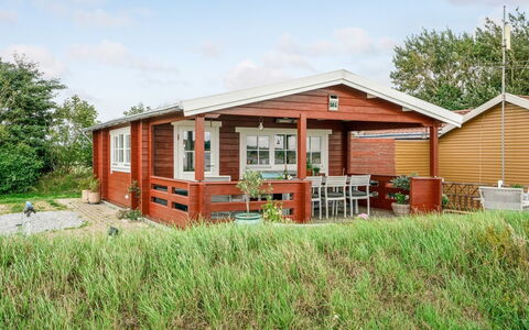 Topi - 15M from the Sea: Blå, Busk, Sommerhus, Bunddække, Have, Estate, Skygge, Landscaping, Stuehus, Eco Hotel