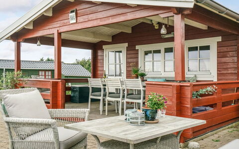 Topi - 15M from the Sea: Blå, Busk, Sommerhus, Bunddække, Have, Estate, Skygge, Landscaping, Stuehus, Eco Hotel