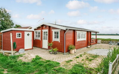 Topi - 15M from the Sea