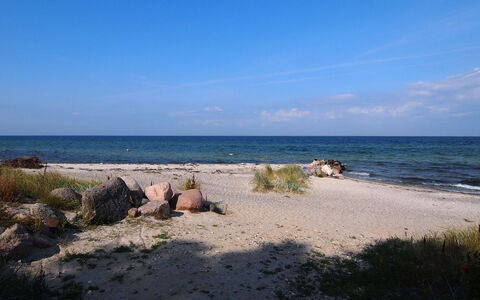 Radojka - 75M from the Sea: Tag, Hjem, Hus, Sidespor, Sommerhus, Kompositmateriale, Dør, Skydevindue, Estate, Skorsten