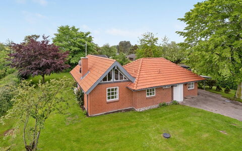 Radojka - 75M from the Sea: Tag, Hus, Land Lot, Hjem, Sommerhus, Estate, Garden Bygninger, Skygge, Bjælkehytte, Landscaping
