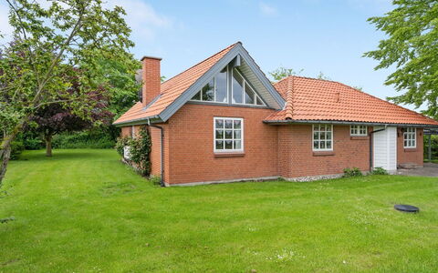 Radojka - 75M from the Sea: Tag, Hus, Land Lot, Hjem, Sommerhus, Estate, Garden Bygninger, Skygge, Bjælkehytte, Landscaping
