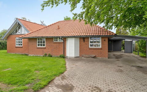 Radojka - 75M from the Sea: Tag, Hus, Land Lot, Hjem, Sommerhus, Estate, Garden Bygninger, Skygge, Bjælkehytte, Landscaping