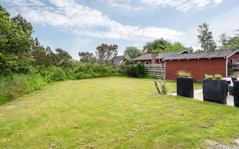 Biorn - 70M from the Sea: Busk, Have, Land Lot, Lawn, Landdistrikt, Bunddække, Backyard, Sommerhus, Landscaping, Gård